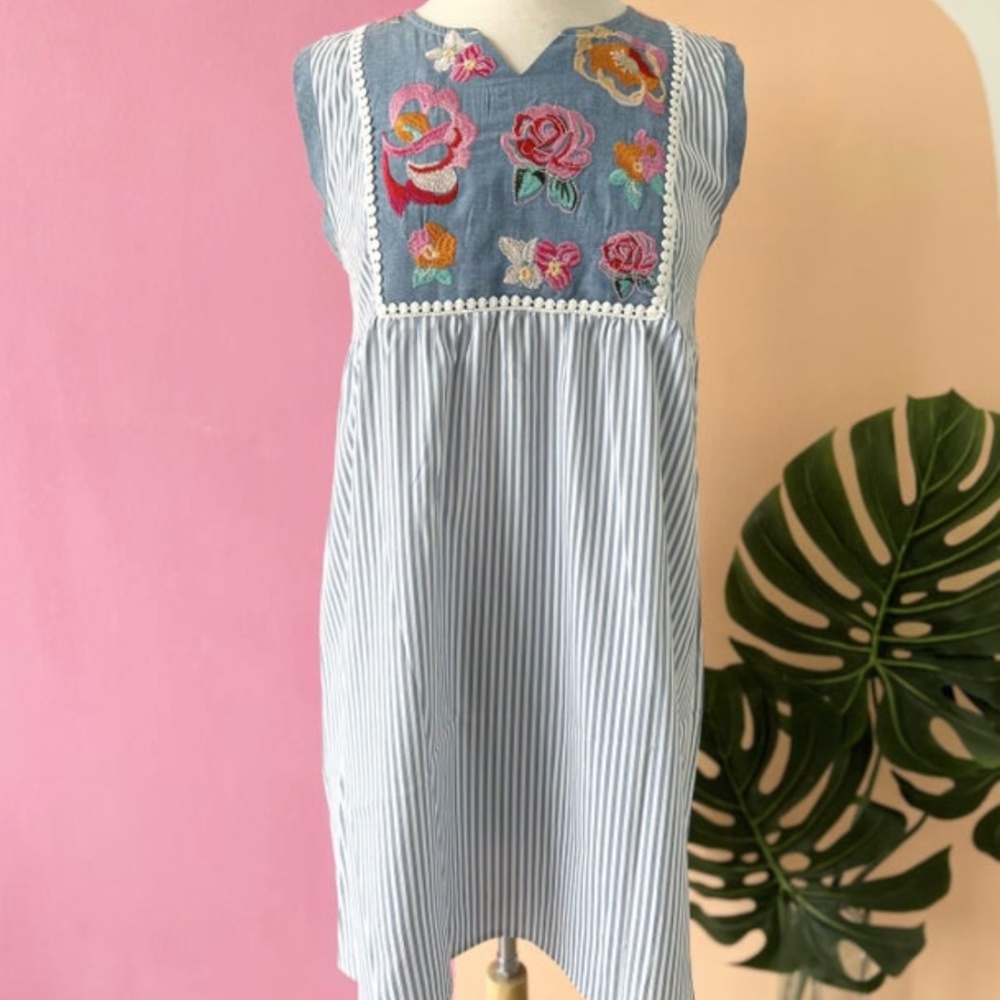 NWT Sz M Blue and white dress striped with floral embroidery sleeveless dress